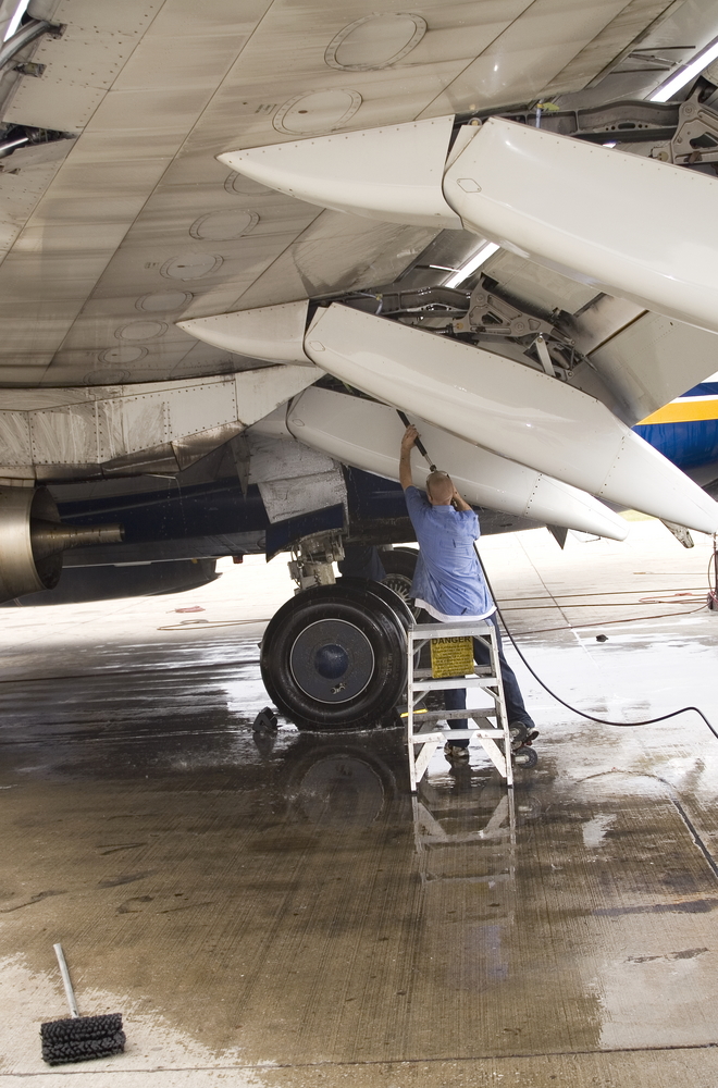 pressure washing the flap well of a 737